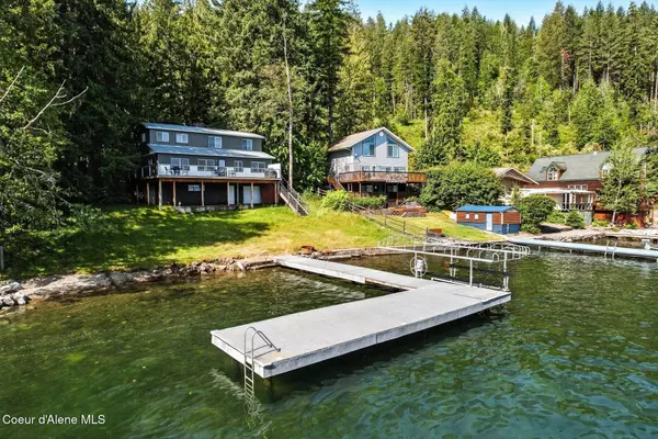 525 Bay Dr, Sagle, ID 83860