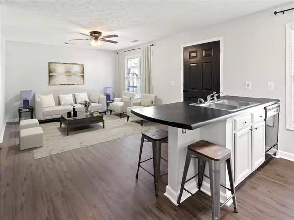 535 W GLENN AVE #213, Auburn, AL 36832