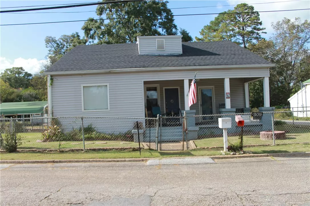 Lanett, AL 36863,309 N 5TH AVE