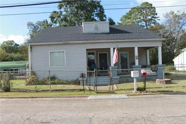 309 N 5TH AVE, Lanett, AL 36863