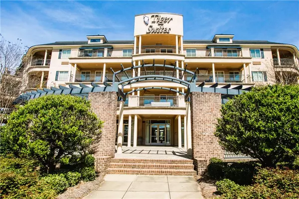 430 W GLENN AVE #204, Auburn, AL 36832