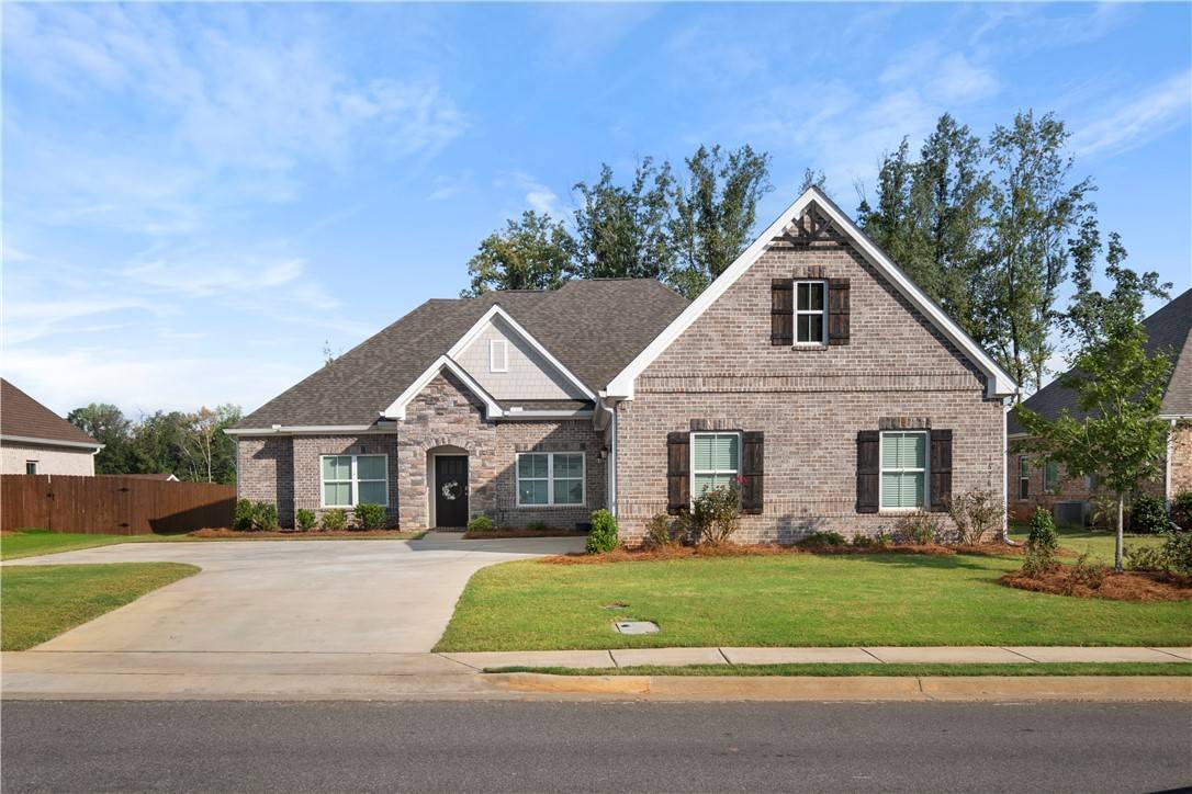 Opelika, AL 36801,1670 HIDDEN LAKES DR