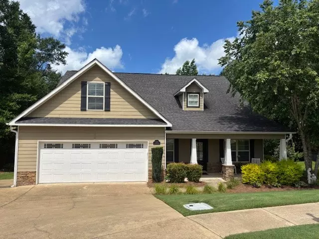 1201 LIVE OAK CIR, Opelika, AL 36801