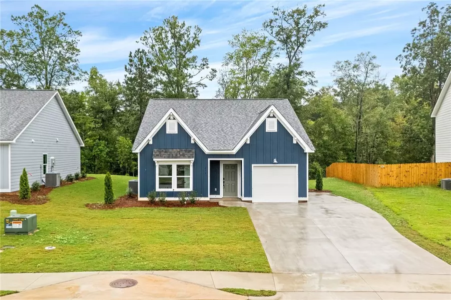 275 GRAY ST, Opelika, AL 36801