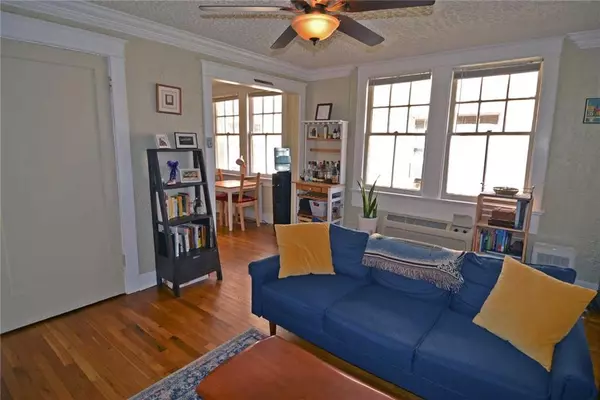 New Orleans, LA 70115,3308 PRYTANIA ST #8