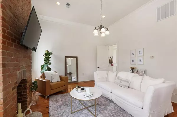 New Orleans, LA 70130,1002 JACKSON AVE #H