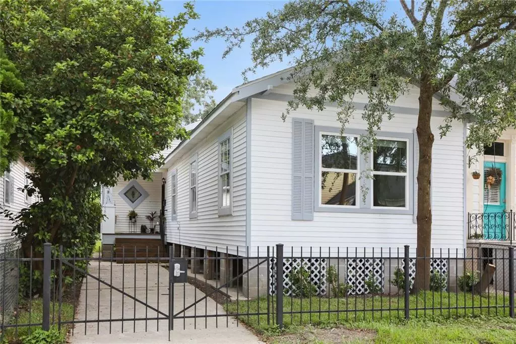New Orleans, LA 70130,722 JOSEPHINE ST