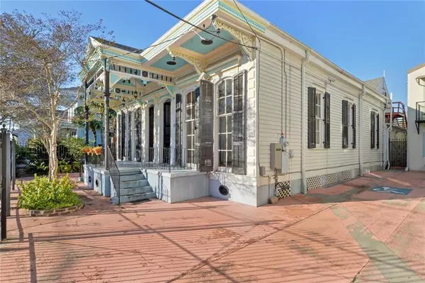 New Orleans, LA 70117,3027 ROYAL ST