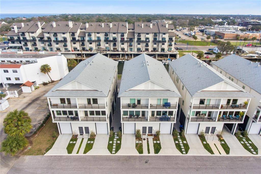 New Orleans, LA 70124,8614 PONTCHARTRAIN BLVD #2C