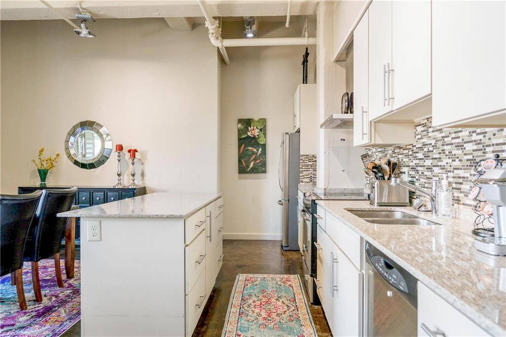 New Orleans, LA 70113,835 JULIA ST #7