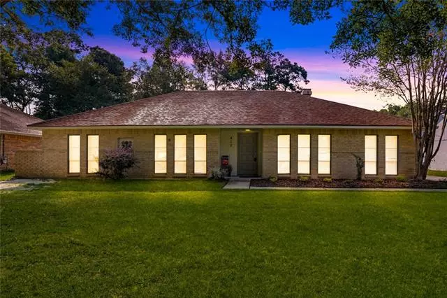 Mandeville, LA 70471,413 WATER OAK LN