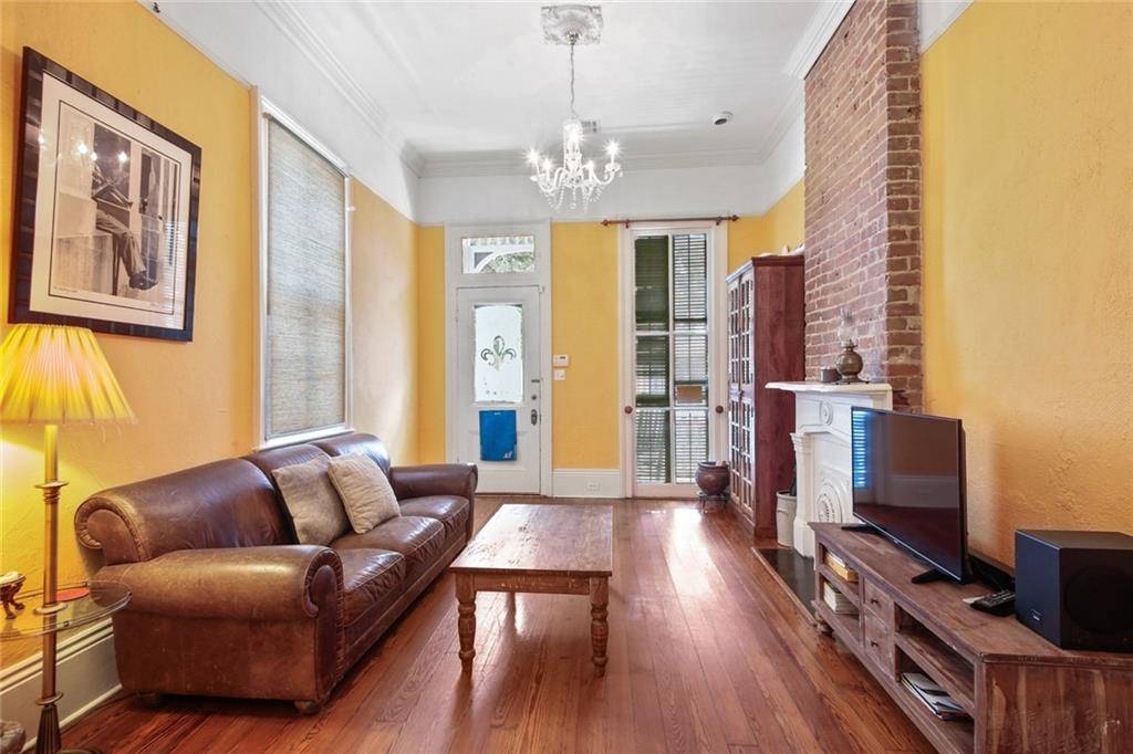 New Orleans, LA 70115,5319 21 MAGAZINE ST