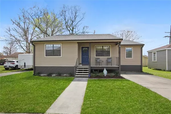 204 E URQUHART ST, Chalmette, LA 70043