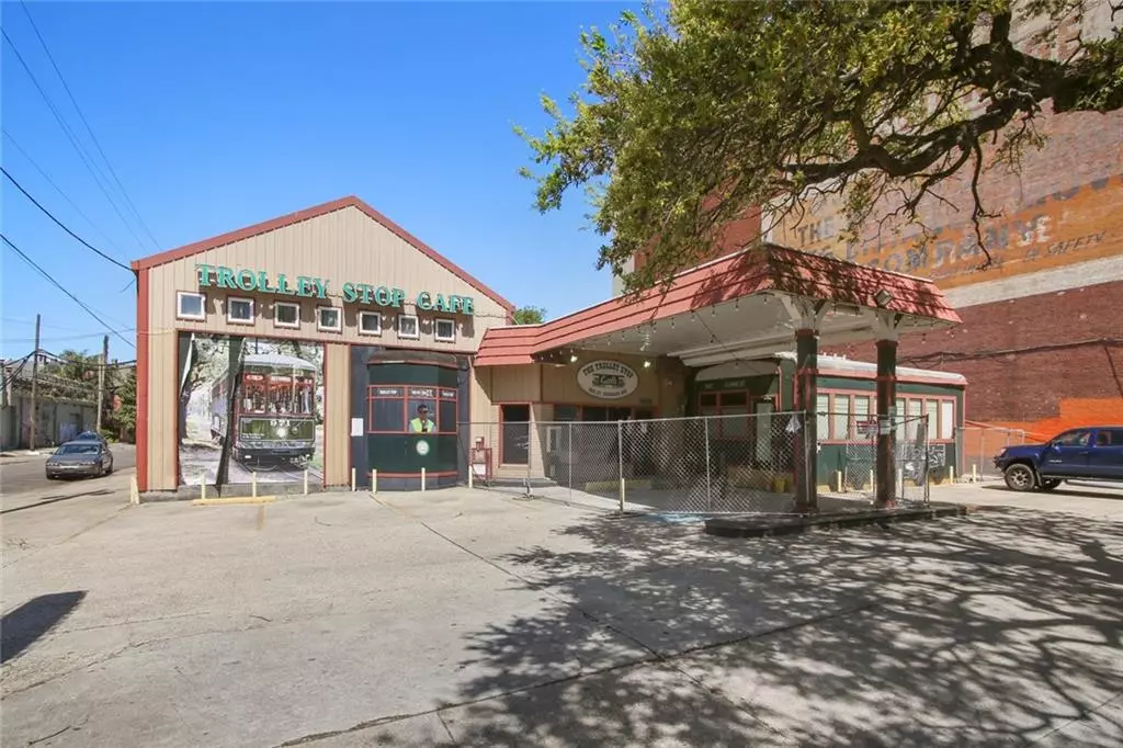 New Orleans, LA 70130,1923 ST CHARLES AVE