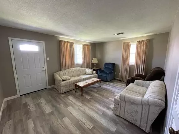 Luling, LA 70070,211 BARTON AVE