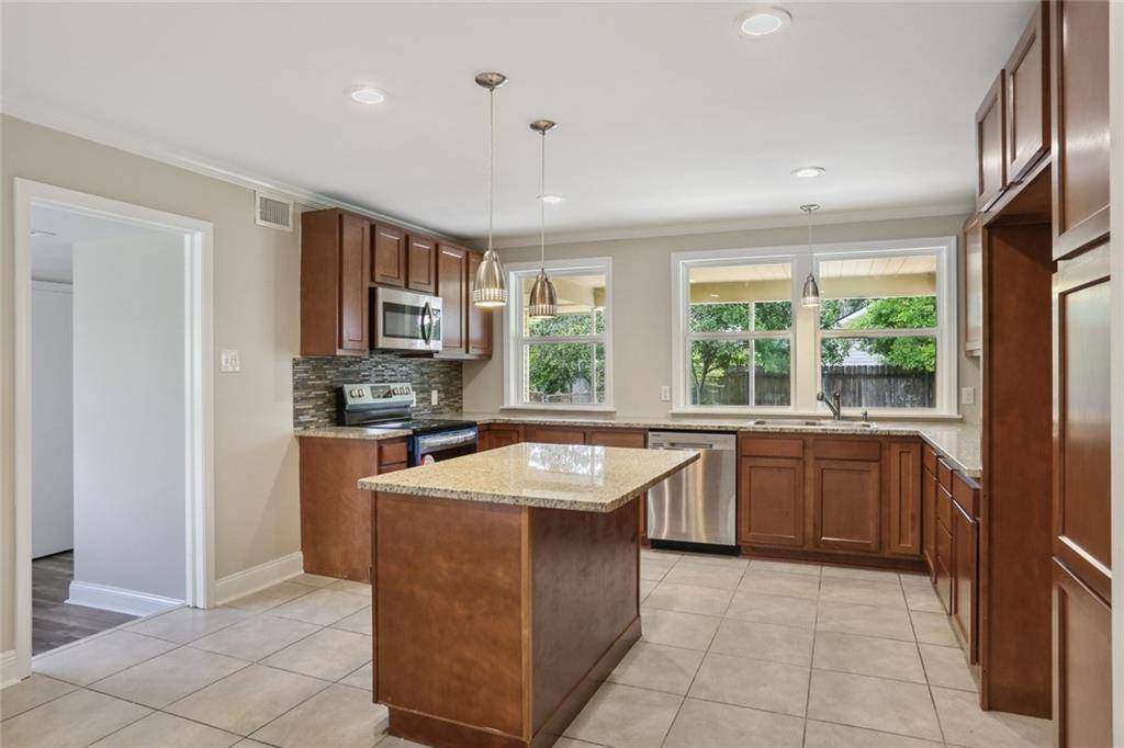 Luling, LA 70070,167 CELIA DR