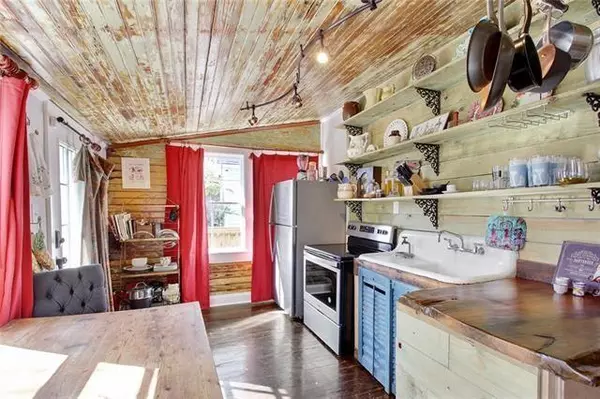 New Orleans, LA 70117,5236 BURGUNDY ST