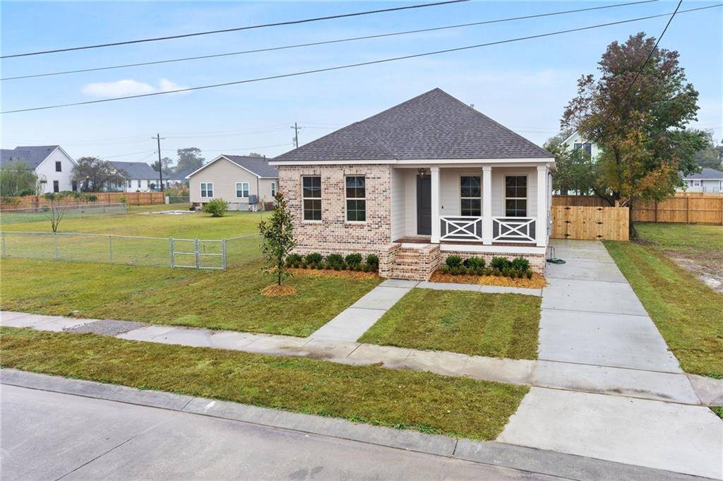 Arabi, LA 70032,1916 ROSE ST