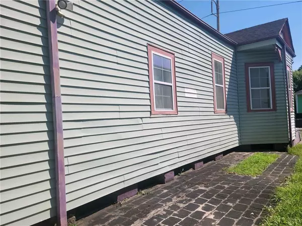 New Orleans, LA 70117,1832 PAINTERS ST