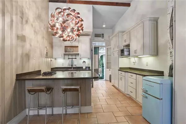 New Orleans, LA 70116,836 ST PETER ST #1