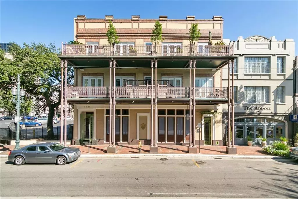 New Orleans, LA 70130,730 ST CHARLES AVE #203