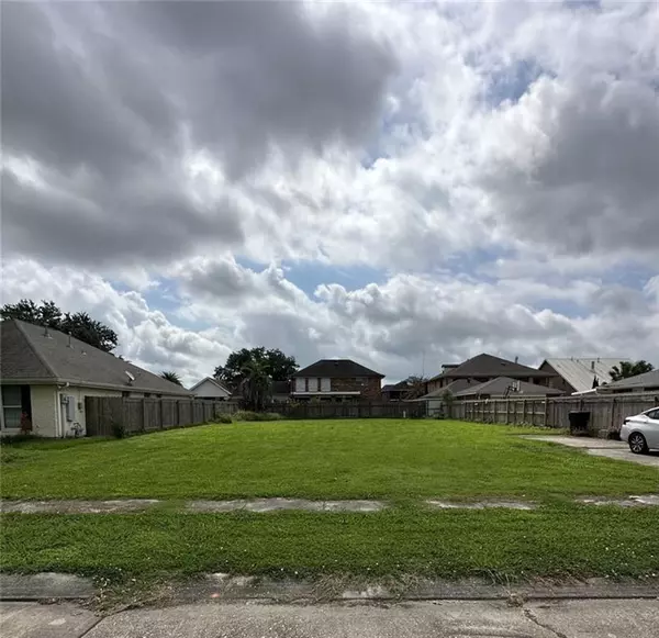 50 QUEENS CT CT, Chalmette, LA 70043