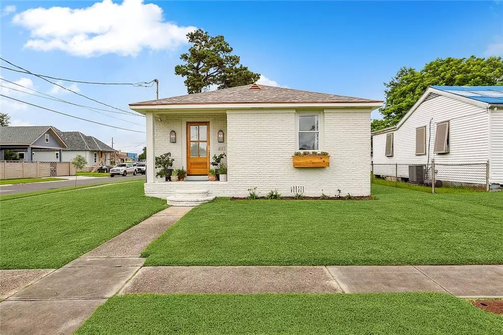 Chalmette, LA 70043,401 E DAMOUR ST