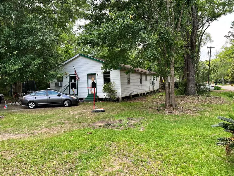 61325 HOLLY DR, Pearl River, LA 70452