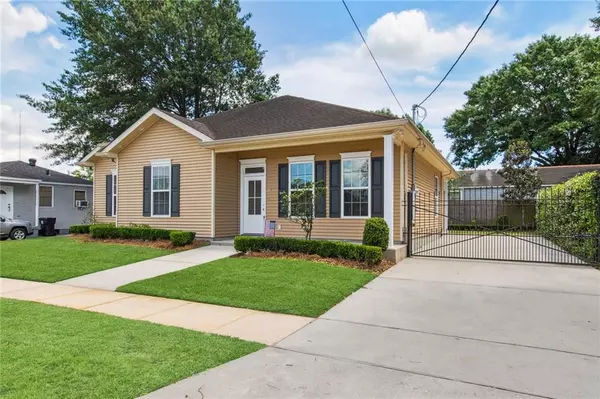 Chalmette, LA 70043,2413 LLOYDS AVE