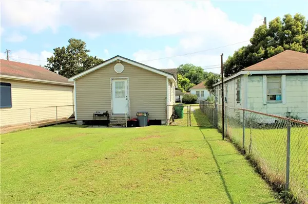 Westwego, LA 70094,807 FIFTH ST