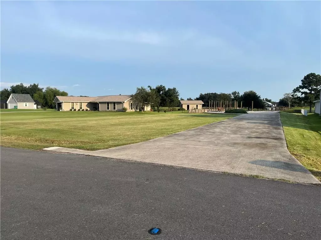 Des Allemands, LA 70030,118 MICHAEL DR DR