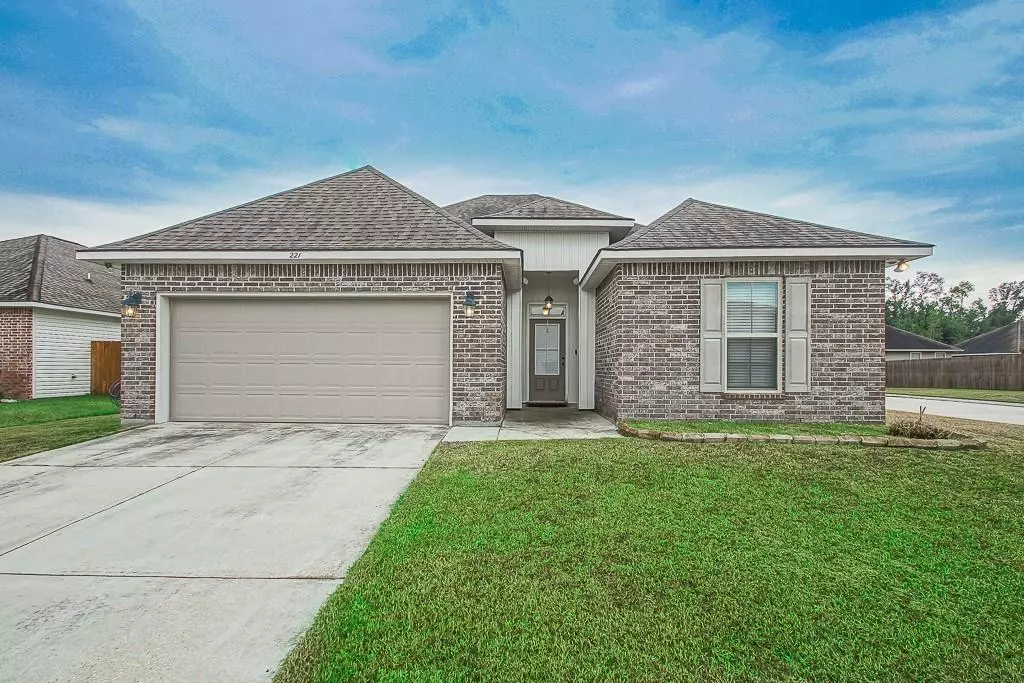 Luling, LA 70070,221 ASHTON OAKS LN