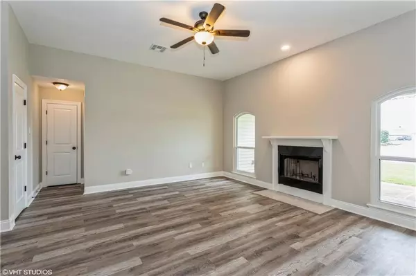 La Place, LA 70068,113 OAK FERN CT