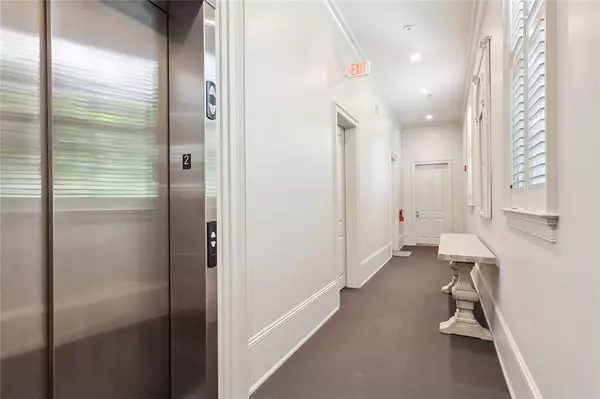 New Orleans, LA 70118,7000 MAGAZINE ST #3