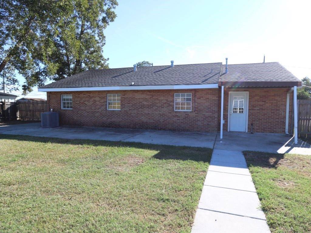 Belle Chasse, LA 70037,104 YORKE ST