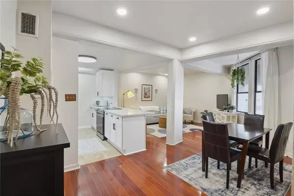 New Orleans, LA 70130,333 JULIA ST #205