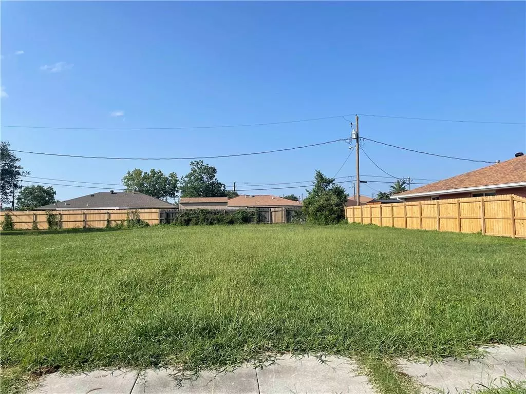 Arabi, LA 70032,309 SABLE DR