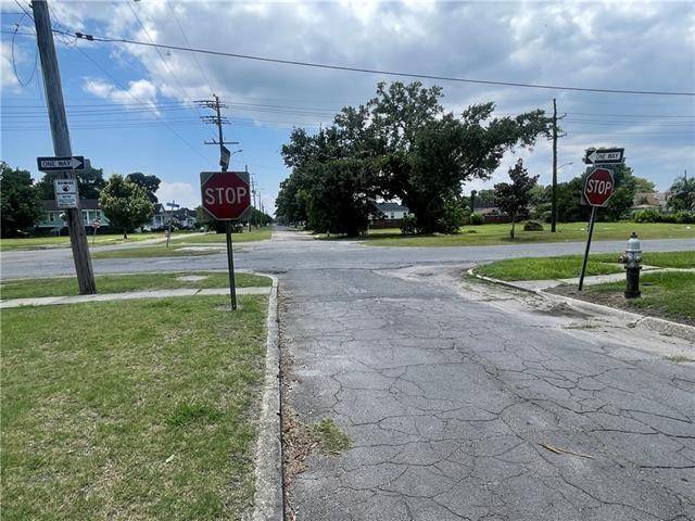 New Orleans, LA 70122,5702 CAMERON BLVD