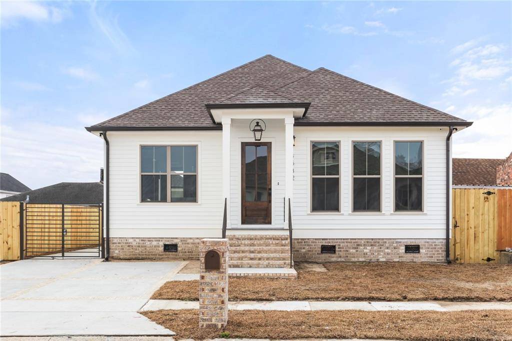 8532 FAIRFAX DR, Chalmette, LA 70043