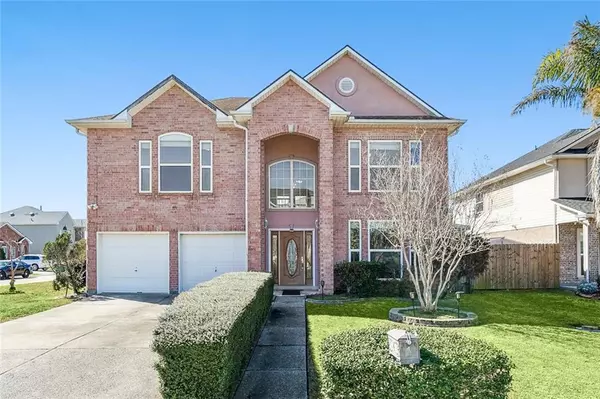 4 LAKE LYNN DR, Harvey, LA 70058