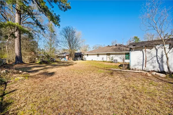 Oakdale, LA 71463,605 FOREST DR