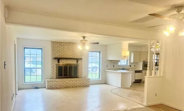 Alexandria, LA 71301,5003 BLUEBIRD LN