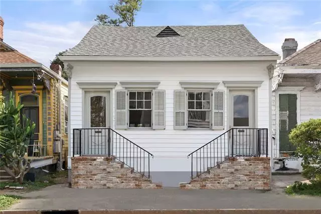 New Orleans, LA 70118,8221 MAPLE ST