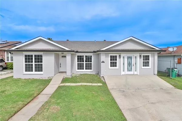 3828 CLOVER LN, Harvey, LA 70058
