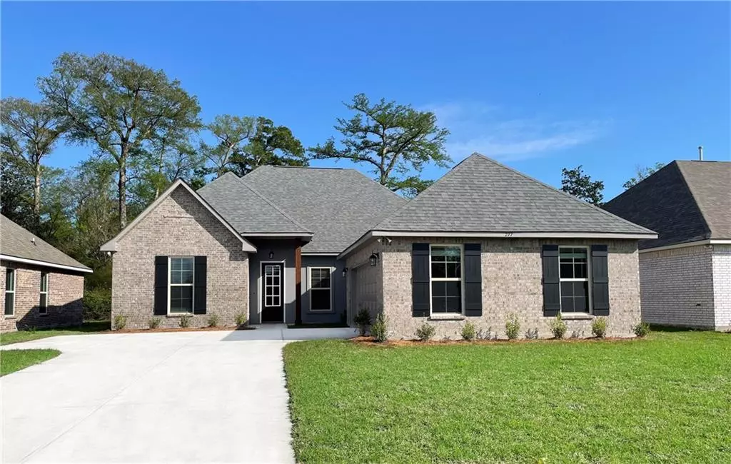 Belle Chasse, LA 70037,277 HIDDEN CYPRESS DR