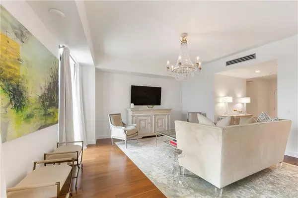 New Orleans, LA 70130,2 CANAL ST #2606