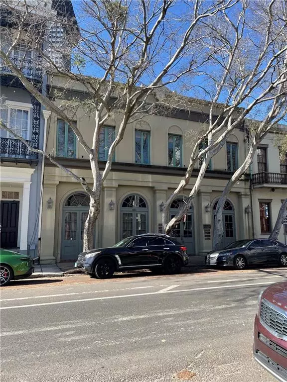 829 BARONNE ST, New Orleans, LA 70113