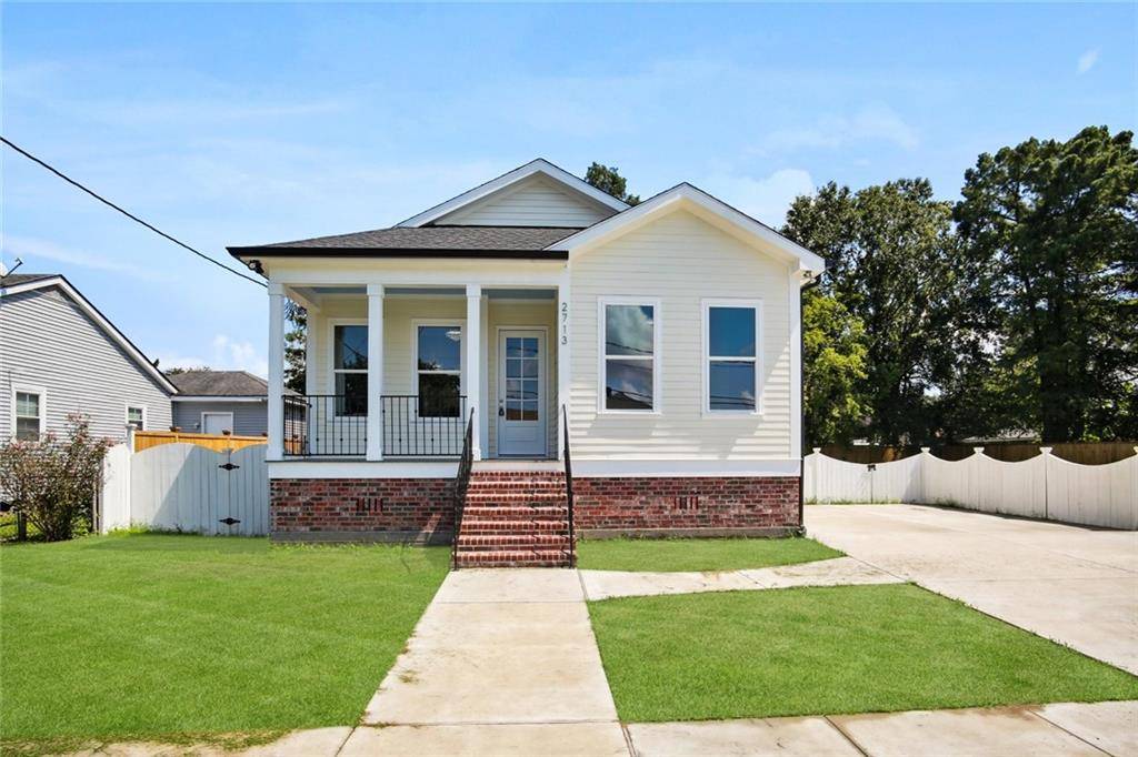 2713 LLOYDS AVE, Chalmette, LA 70043