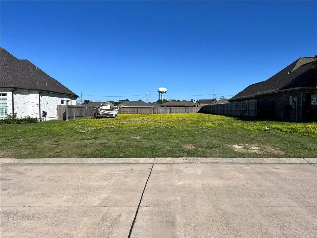 Meraux, LA 70075,14 EMILIE OAKS BLVD