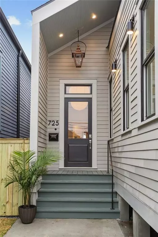 New Orleans, LA 70115,725 9TH ST